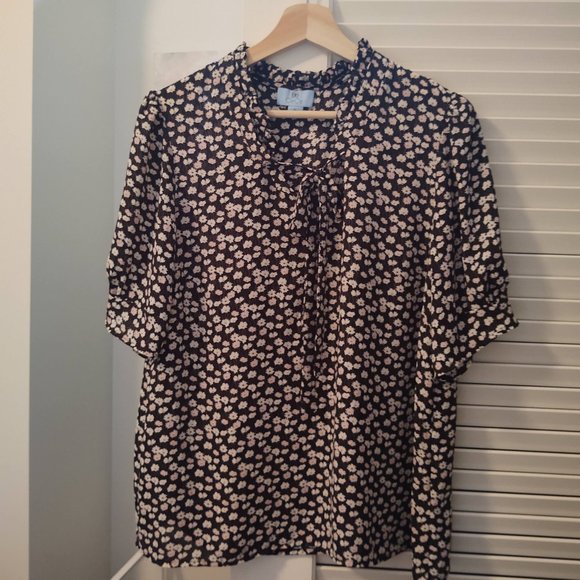 Cece Flowy Floral Short-Sleeve Top - Large - Picture 2 of 6